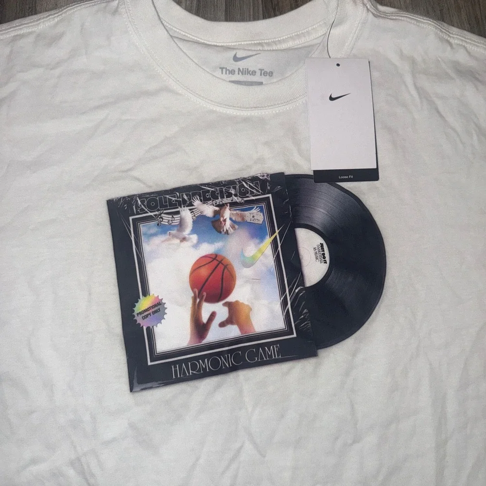 Nike Tee Harmonic‎ Game Graphic Shirt Mens Medium White Loose Fit NWT